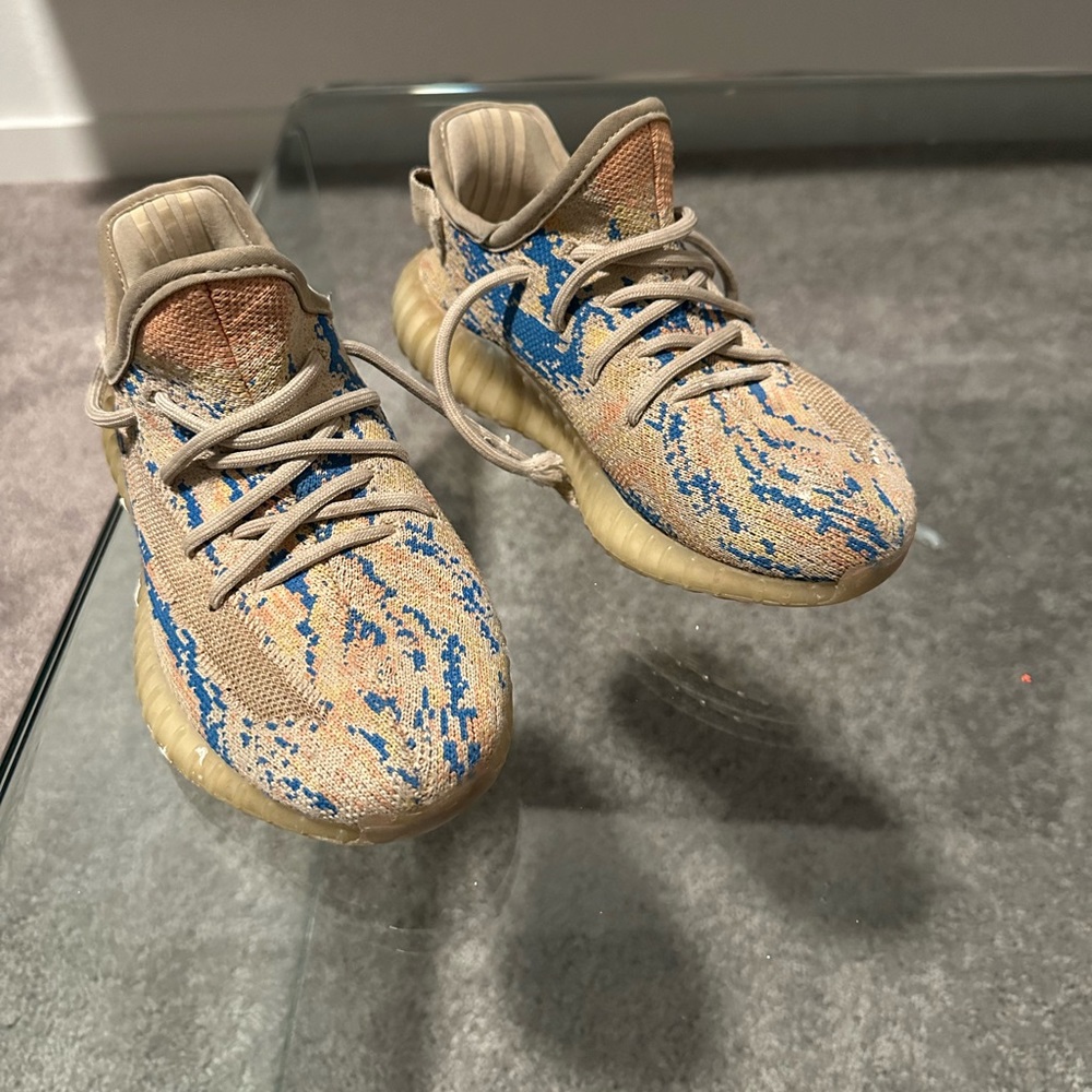 Addidas Yeezy Boost. Sole is not in shoe